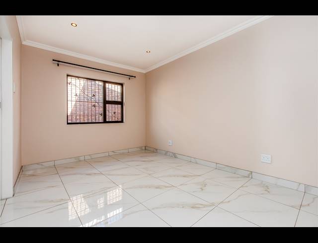 2 BEDROOM FREESTANDING TO LET IN MARLBORO GARDENS